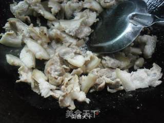 小炒带皮肘子的做法步骤：4