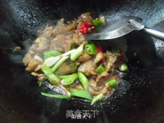 小炒带皮肘子的做法步骤：7