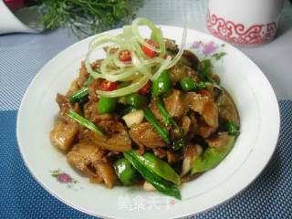 小炒带皮肘子的做法步骤：9