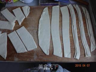 香甜炼乳花卷奶香花卷馒头的做法步骤：7