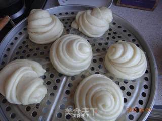 香甜炼乳花卷奶香花卷馒头的做法步骤：12