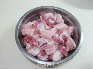 五花肉炖春笋的做法步骤：2