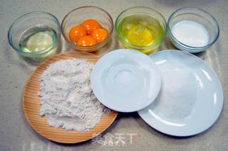 德普烤箱食谱之戚风蛋糕卷的做法步骤：1