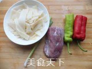 家庭必备菜竹笋肉丝的做法步骤：1