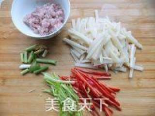 家庭必备菜竹笋肉丝的做法步骤：3