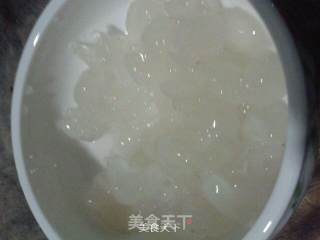 雪莲子桃胶银耳养颜羹的做法步骤：2