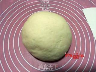 圆咕噜香肠包的做法步骤：7