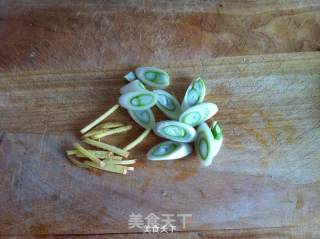黑猪肉炒芹菜的做法步骤：3