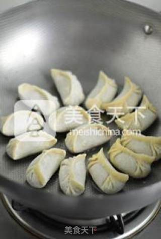 韭菜鲜肉饺的做法步骤：13
