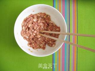 肉馅酿鱿鱼的做法步骤：2