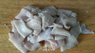 炒鱿鱼的做法步骤：1