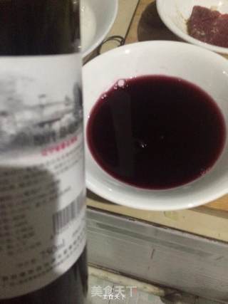 红酒果冻的做法步骤：1