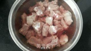 糖醋排骨的做法步骤：1