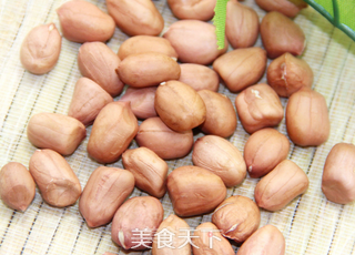 麻辣花生的做法步骤：1