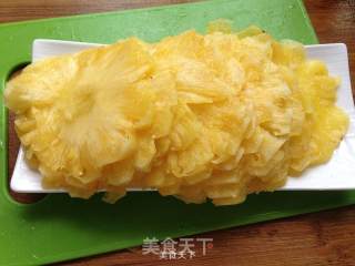 菠萝干花的做法步骤：1
