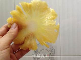 菠萝干花的做法步骤：2