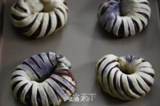 豆沙卷面包（烤箱烤豆沙卷面包，超级简单哦~）的做法步骤：10