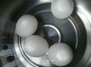 照烧沙拉鸡蛋杯的做法步骤：1