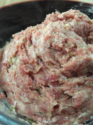菠菜肉丸汤的做法步骤：1