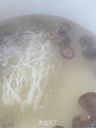 菠菜肉丸汤的做法步骤：4