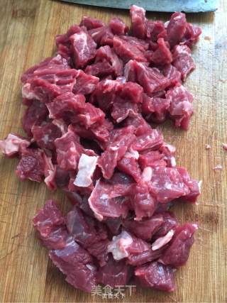 咖喱牛肉粉丝汤的做法步骤：1