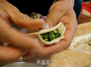 韭菜鸡蛋炉包的做法步骤：3