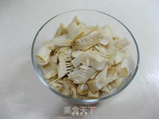 凉拌春笋尖的做法步骤：2
