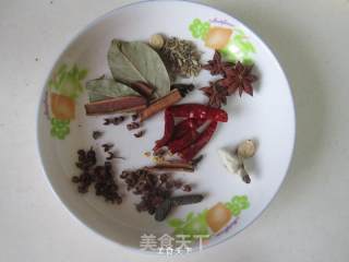 青蒜冬笋炒口条的做法步骤：1