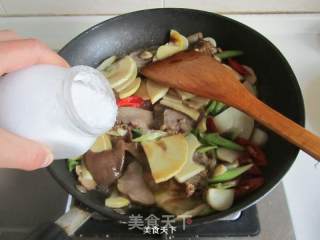 青蒜冬笋炒口条的做法步骤：11