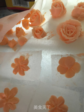 蝶恋花生日蛋糕的做法步骤：2