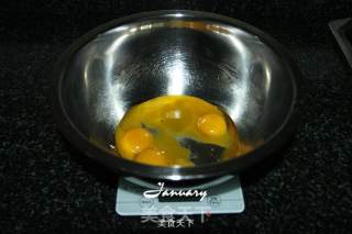 彩色戚风蛋糕的做法步骤：1