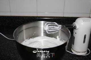 彩色戚风蛋糕的做法步骤：7