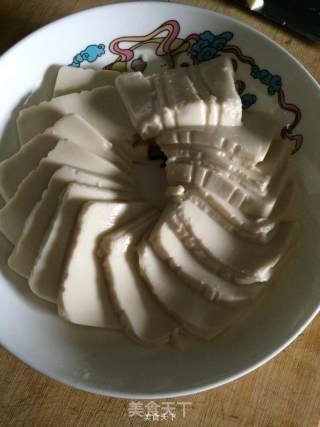 蒜香皮蛋豆腐的做法步骤：6