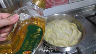 鲜肉锅贴的做法步骤：16