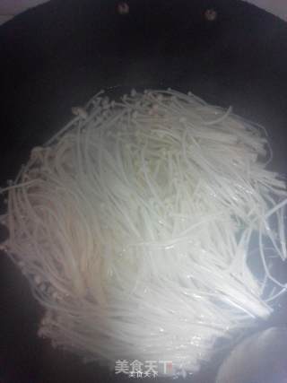 金针蘑拌瓜丝的做法步骤：3