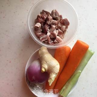 羊肉抓饭的做法步骤：1
