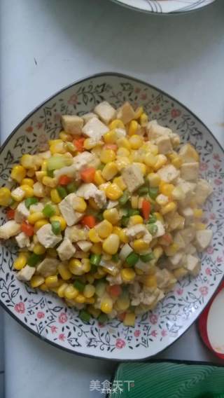 玉米炒豆腐丁的做法步骤：5