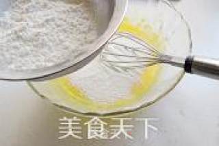 酸奶柠檬中空戚风蛋糕的做法步骤：4