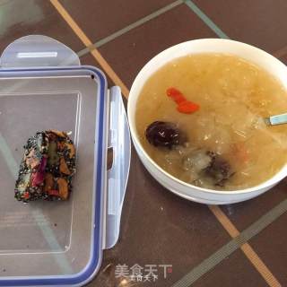 人参银耳百合羹的做法步骤：1