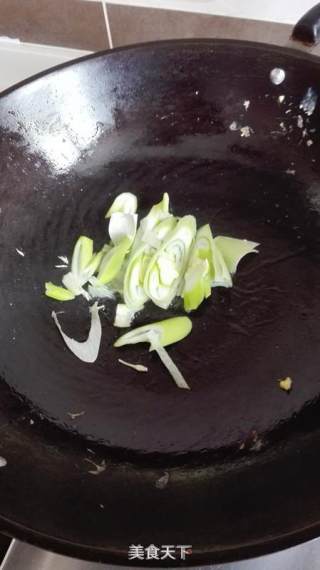 炸酱炒鸡蛋的做法步骤：5