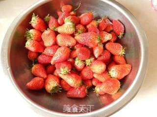 草莓果酱的做法步骤：1