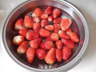 草莓果酱的做法步骤：2