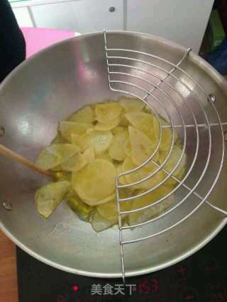 椒盐土豆片的做法步骤：1
