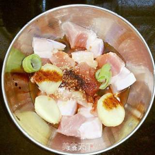 菠萝咕咾肉的做法步骤：2