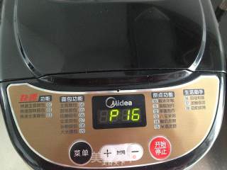 面包机版葡萄干面包!的做法步骤：4
