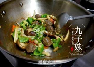 蚝油杂菌肉丸煲的做法步骤：4