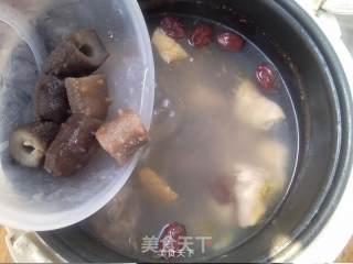 海参炖鸡腿的做法步骤：7