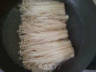 培根金针菇卷的做法步骤：1