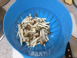 健康小炒---腊肉菌菇炒山药的做法步骤：2