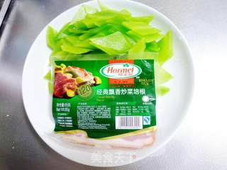 培根炒莴笋的做法步骤：1
